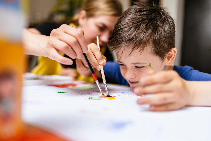 Favoriser l’autonomie et le bien-être d’un enfant avec un trouble du spectre de l’autisme