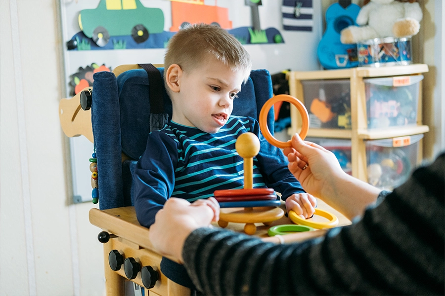 Adapter l’accompagnement à domicile d’un enfant en fonction de son handicap